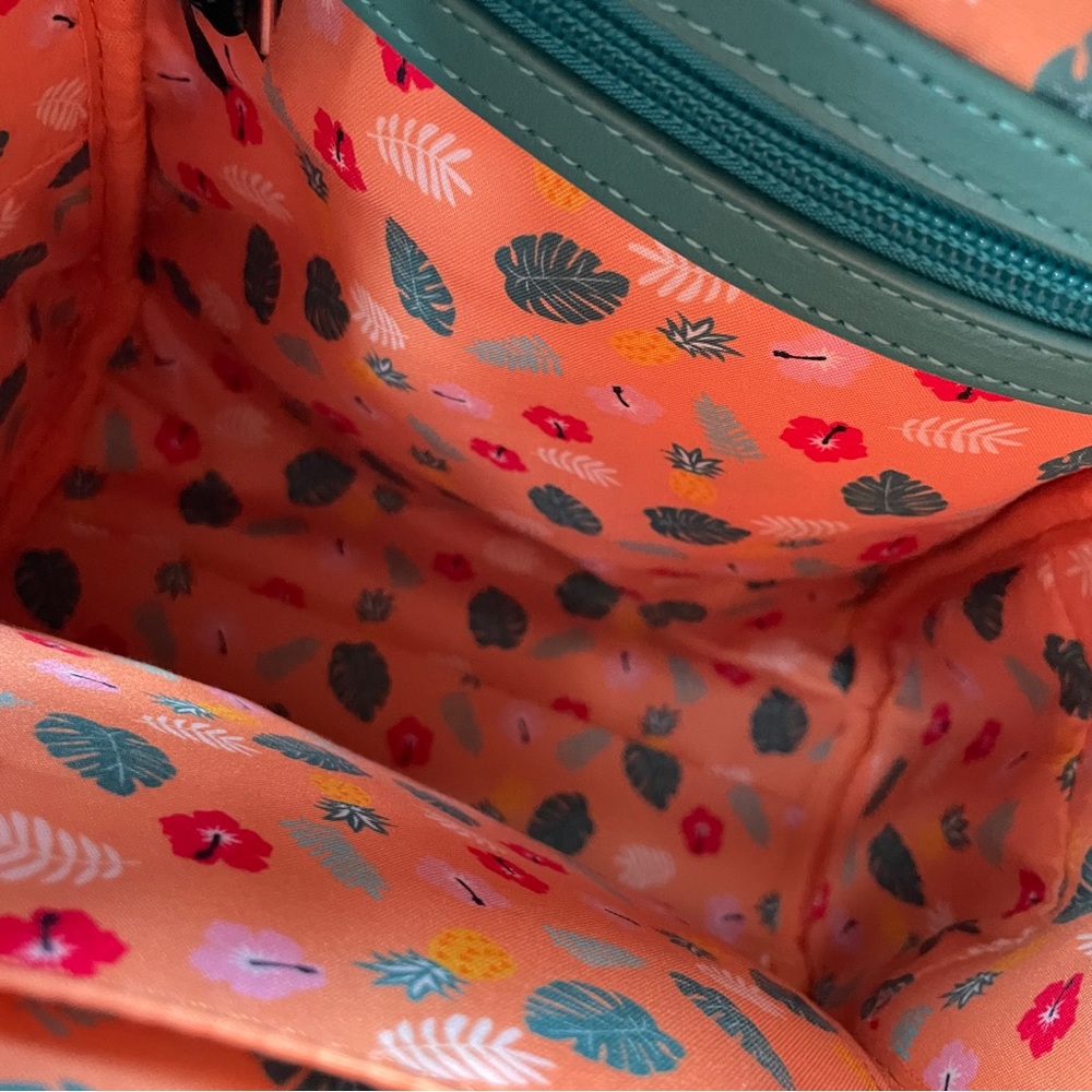 Disney 🎒 - Picture 2 of 5